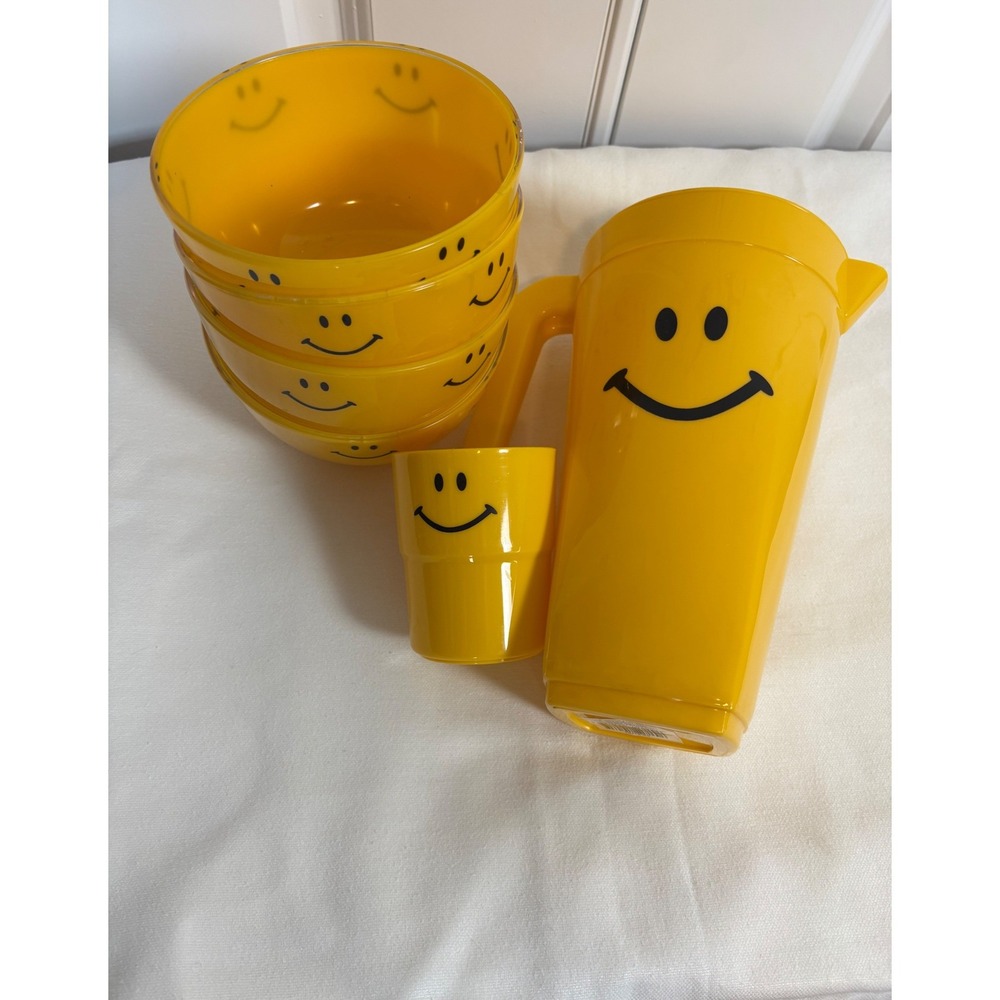 Smiley Face Yellow Plastic Pitcher 4 Bowls and 1 Cup Set Retro Happy Face 6pc